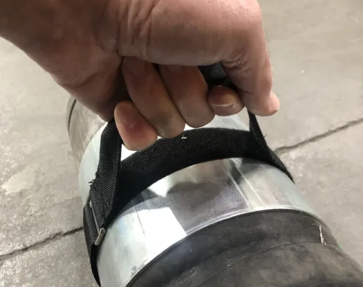 Carrying a pipe with a Handy Handle
