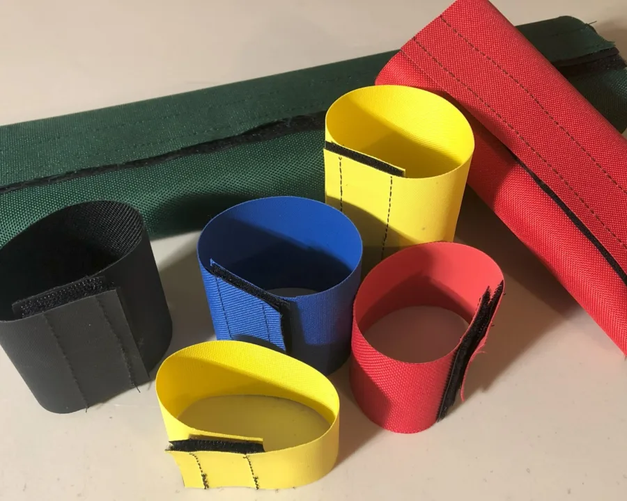 Hose markers in black, blue, yellow and red