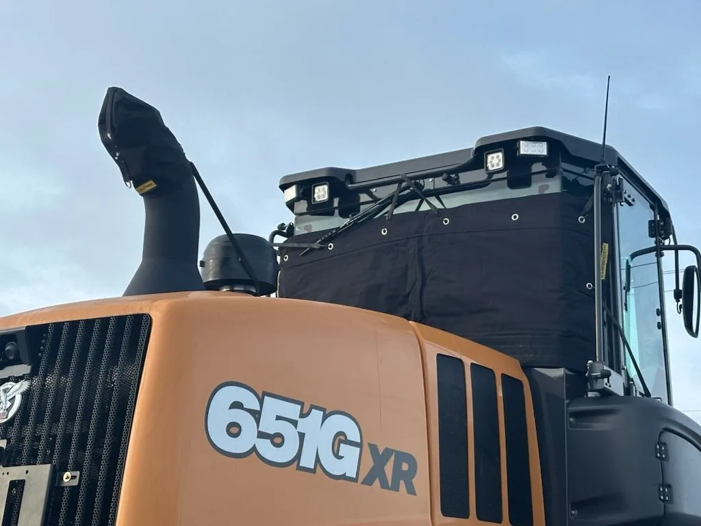 Windshield cover fitted to a wheel loader cab